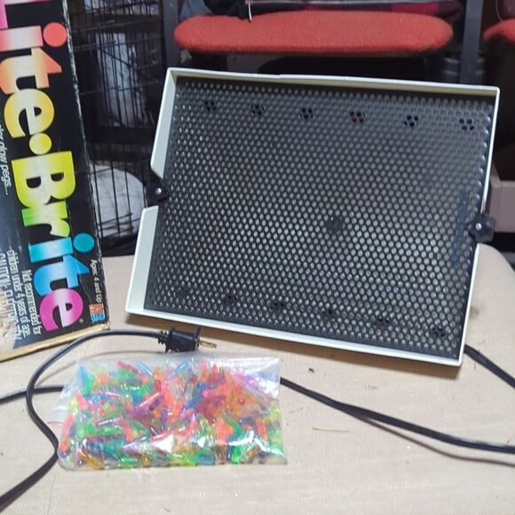 #2 Hasbro Vintage 1981 Lite-Brite In Great Working Condition With Pegs Paper - Picture 3 of 11
